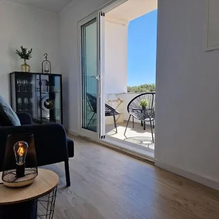 Ferienhaus Casa Liberdade - Modern Townhouse With Terrace Roof