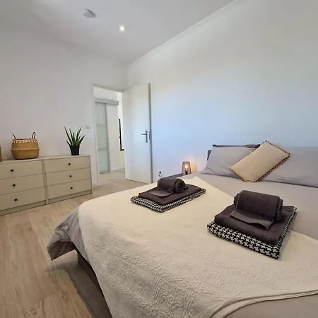 Holiday home Casa Liberdade - Modern Townhouse With Terrace Roof Estombar
