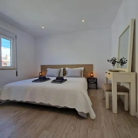 Casa Liberdade - Modern Townhouse With Terrace Roof エストンバル