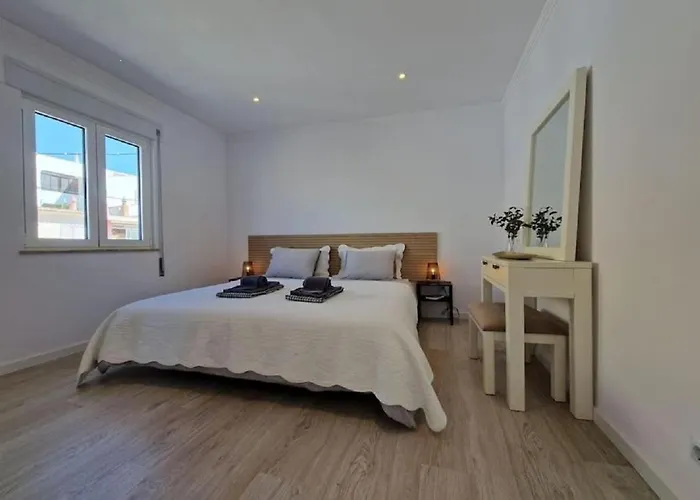 Casa Liberdade - Modern Townhouse With Terrace Roof Estômbar