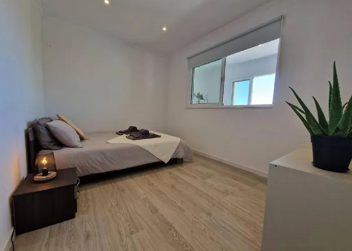 Semesterbostad Casa Liberdade - Modern Townhouse With Terrace Roof *